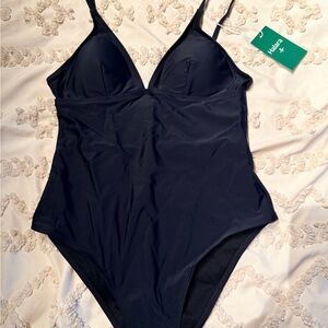 HALARA Black Classic V-Neck One-Piece Swimsuit